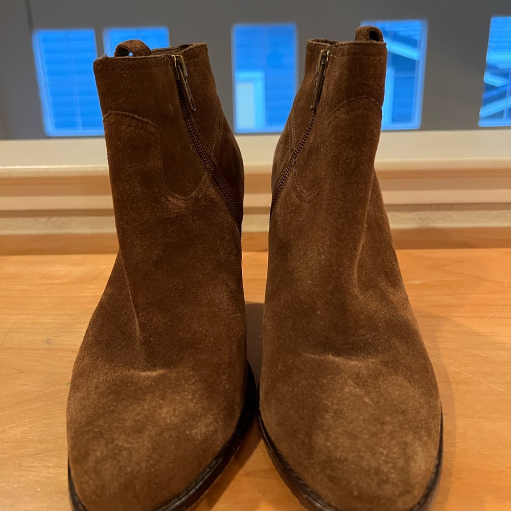Suede brown boots. Almost new